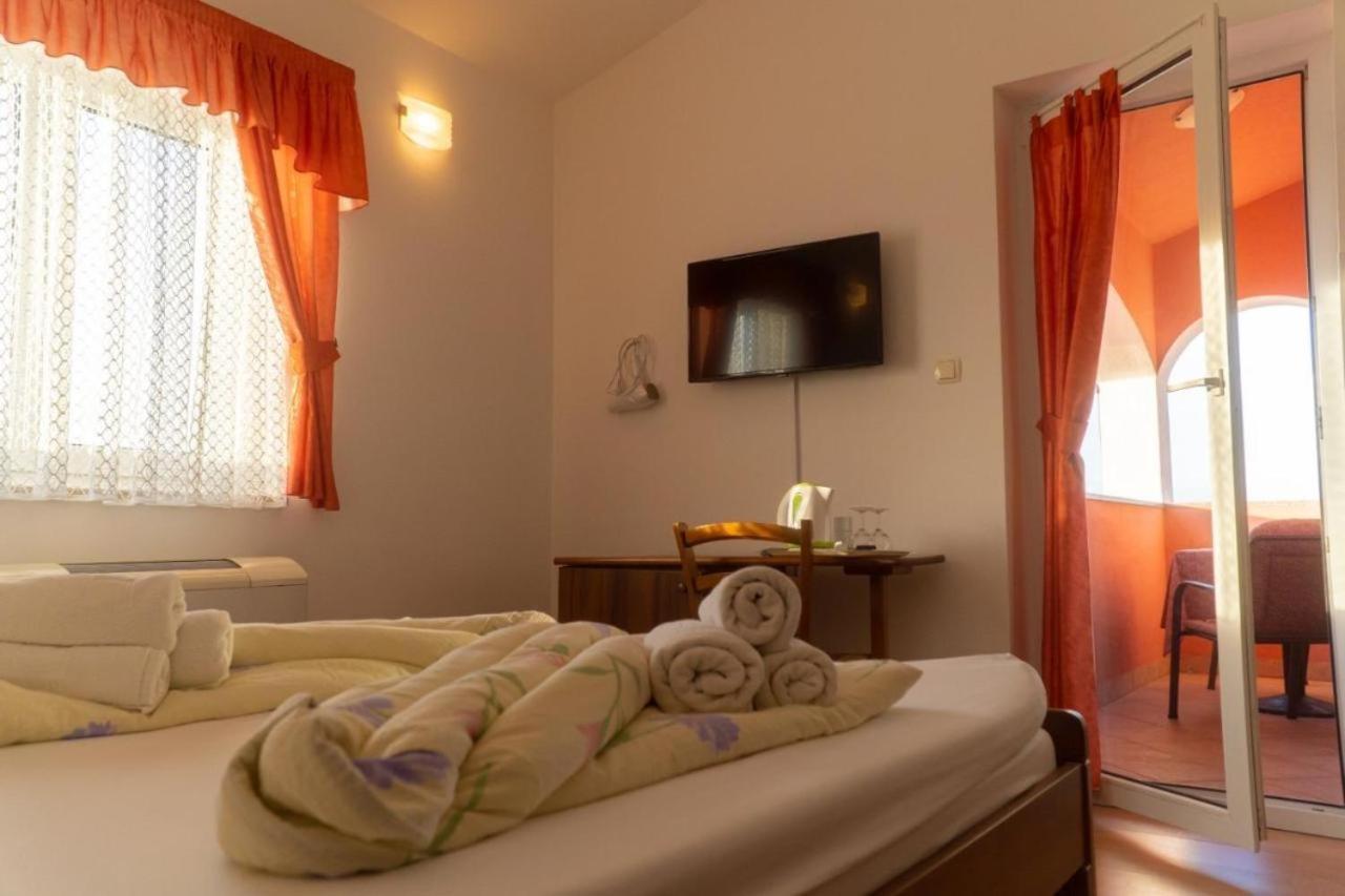 Apartments And Rooms Villa Chiara Krnica Eksteriør billede